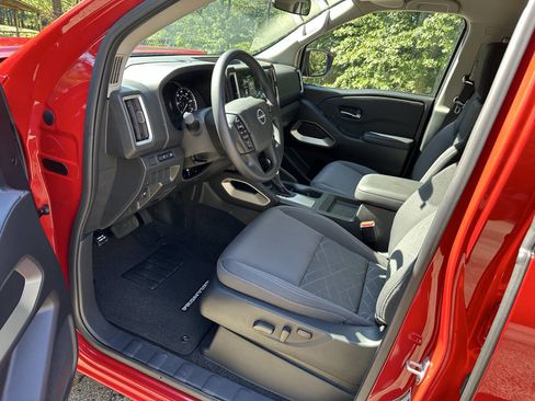 Used 2025 Nissan Frontier SV image 21