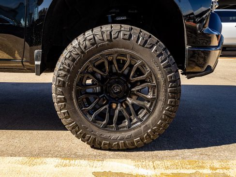 Used 2022 Chevrolet Silverado 1500 LT Trail Boss w/ LT Trail Boss Premium Package image 12