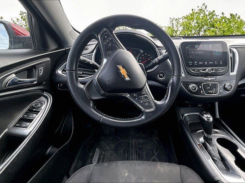 Used 2018 Chevrolet Malibu LT w/ Driver Confidence Package FWD image 8