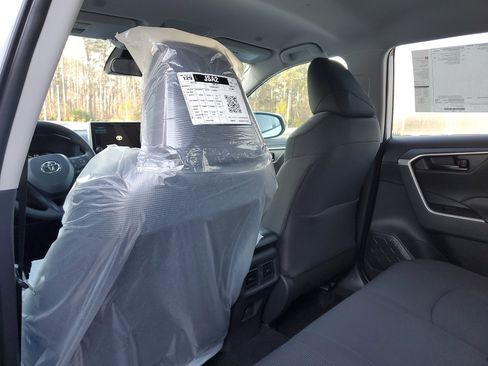 New 2025 Toyota RAV4 LE image 10