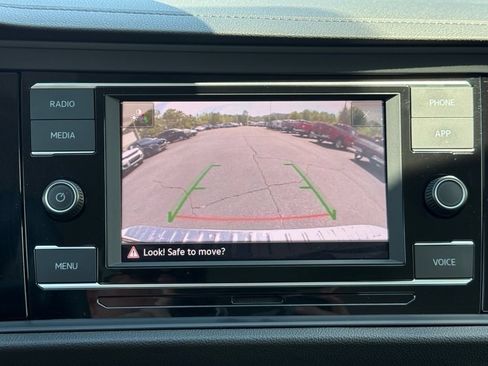 Used 2023 Volkswagen Jetta SE FWD image 25