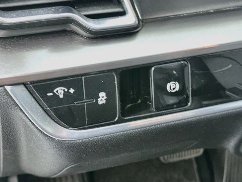 Used 2023 Kia Sportage EX FWD image 17