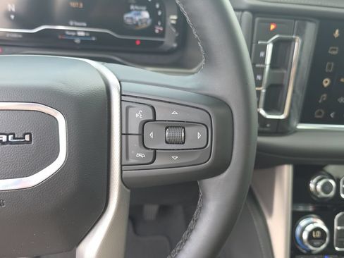 Used 2024 GMC Yukon Denali RWD image 17