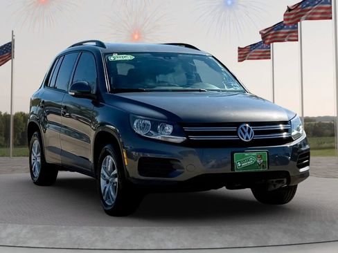 Used 2016 Volkswagen Tiguan S image 3