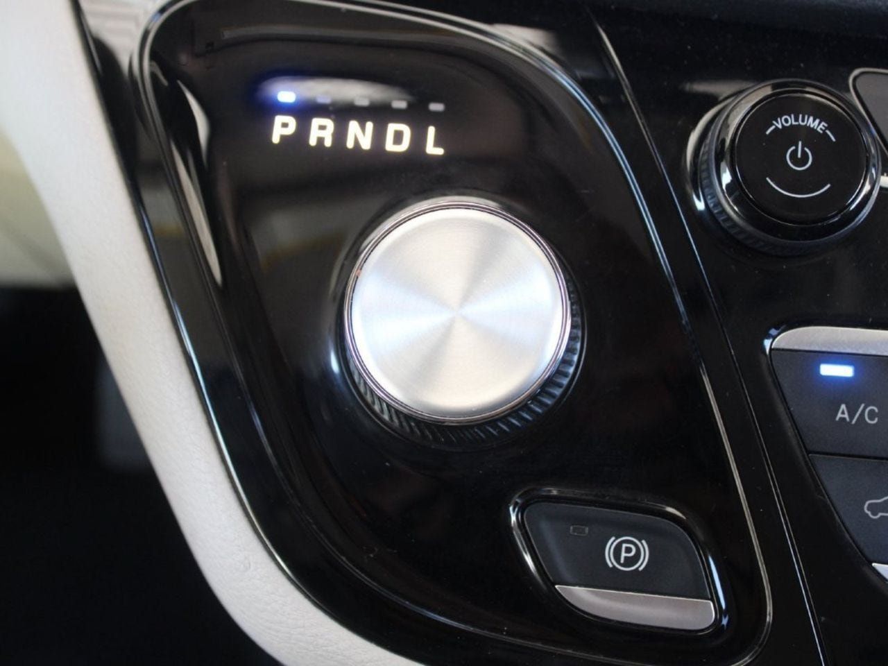 Used 2023 Chrysler Pacifica Touring-L FWD image 26