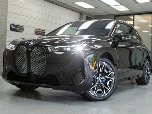 Used 2024 BMW iX xDrive50 w/ Premium Package AWD/4WD image 2
