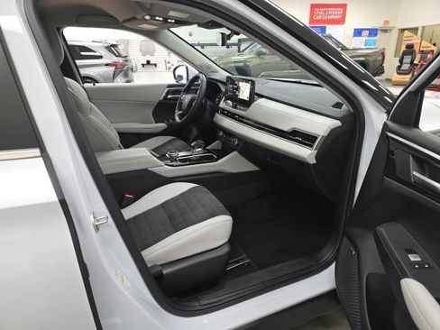 Used 2025 Mitsubishi Outlander SE FWD image 5