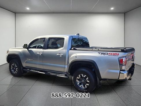 Used 2022 Toyota Tacoma TRD Off-Road AWD/4WD image 3