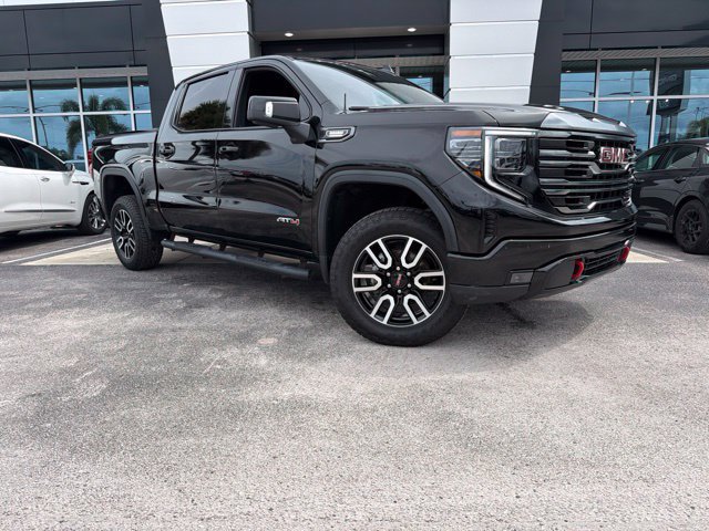 Used 2022 GMC Sierra 1500 AT4 w/ AT4 Preferred Package AWD/4WD image 2