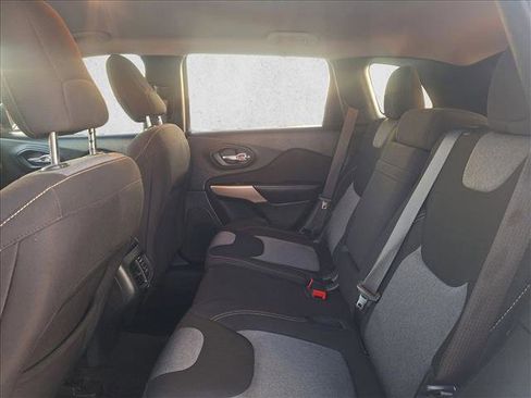 Used 2018 Jeep Cherokee Latitude image 14