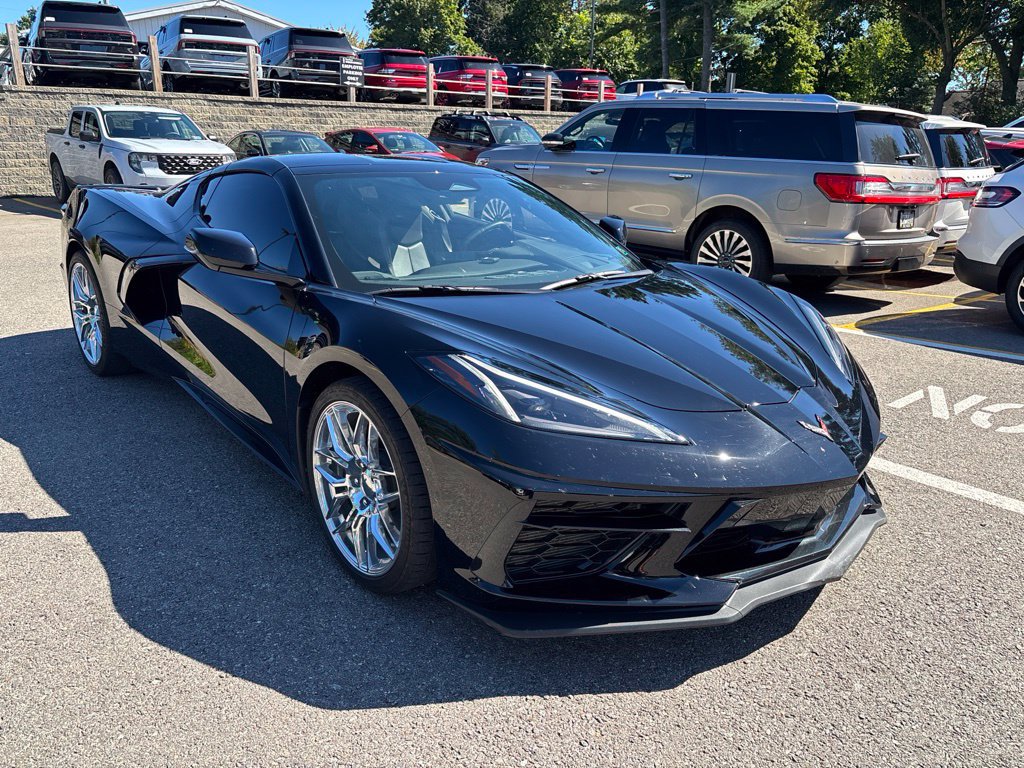 Used 2025 Chevrolet Corvette Stingray Coupe w/ 1LT RWD image 4