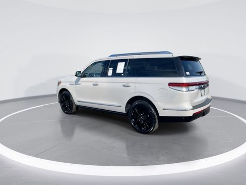 Used 2024 Lincoln Navigator Reserve AWD/4WD image 6