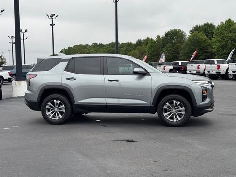 Used 2025 Chevrolet Equinox LT w/ Safety and Technology Package image 2