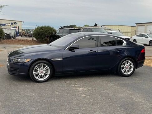 Used 2018 Jaguar XE Premium image 4