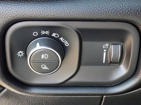 Used 2024 RAM 2500 Big Horn AWD/4WD image 25