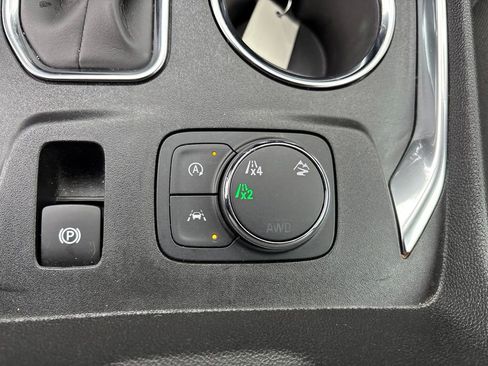 Used 2023 Chevrolet Traverse LT AWD/4WD image 27
