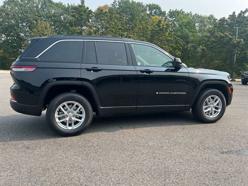 New 2025 Jeep Grand Cherokee Laredo w/ Luxury Tech Group I image 3