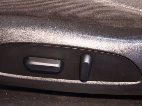 Used 2019 GMC Acadia SLE image 21