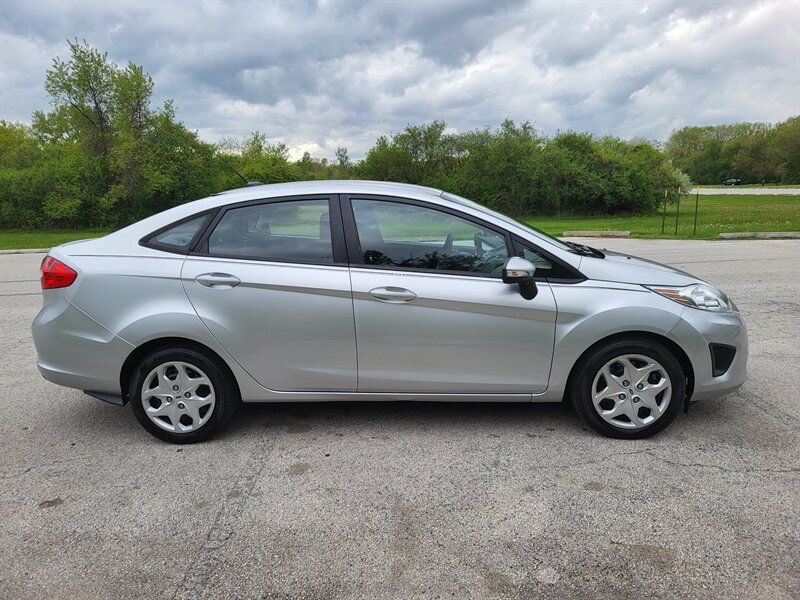 Used 2013 Ford Fiesta SE FWD image 6