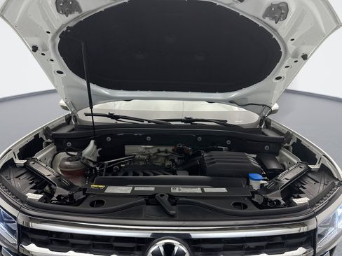 Used 2020 Volkswagen Atlas Cross Sport SE w/ Towing Package image 25