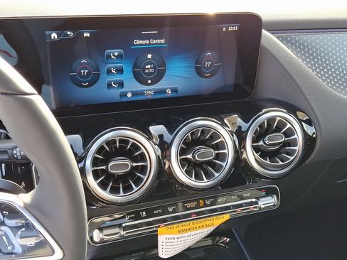 New 2025 Mercedes-Benz GLA 250 4MATIC image 12