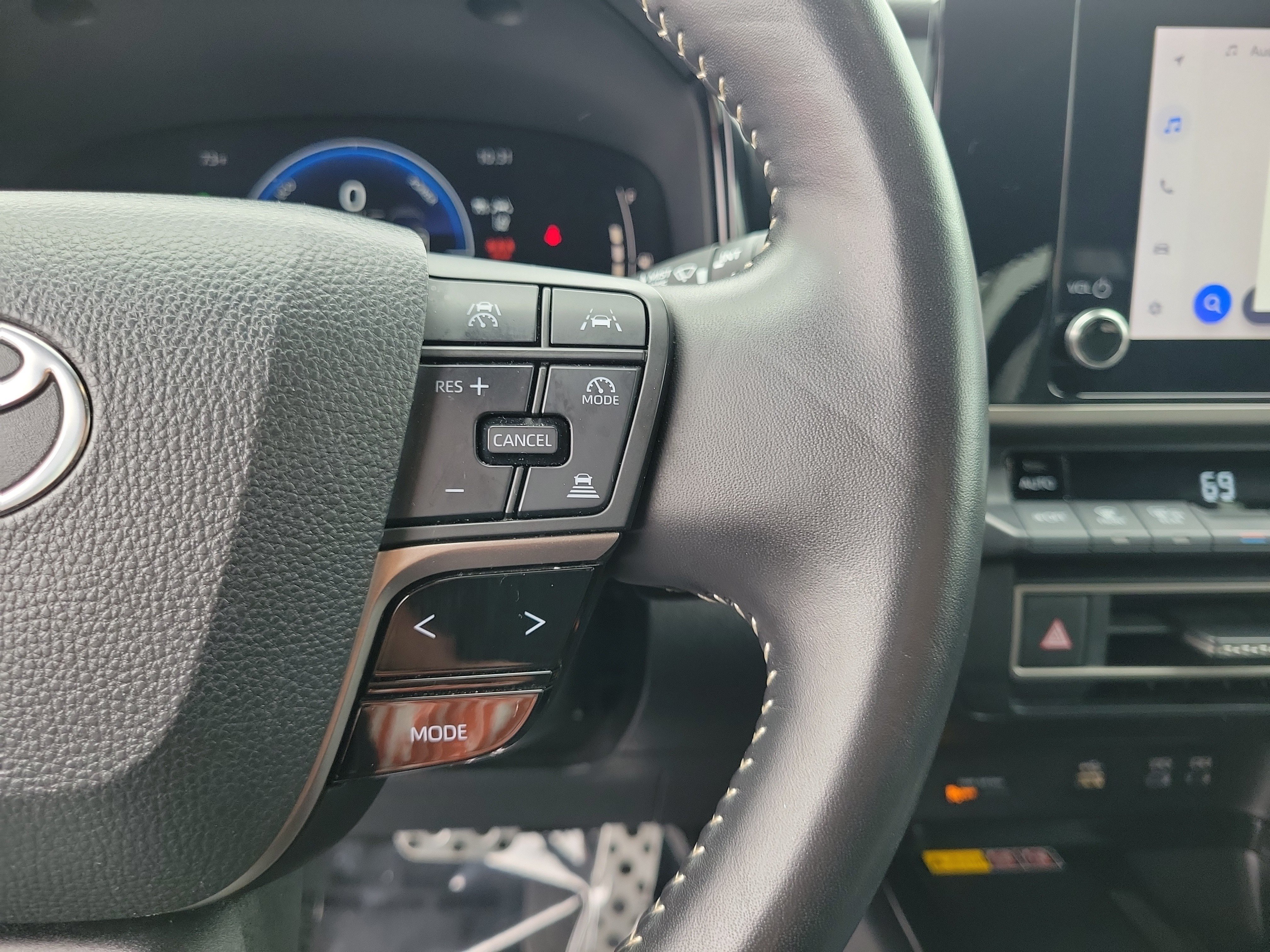 Used 2025 Toyota Camry SE FWD image 23