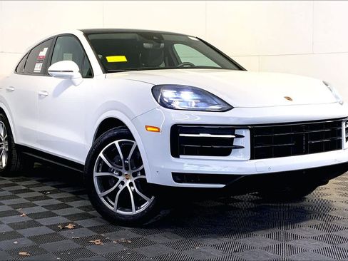 Used 2024 Porsche Cayenne Coupe image 9