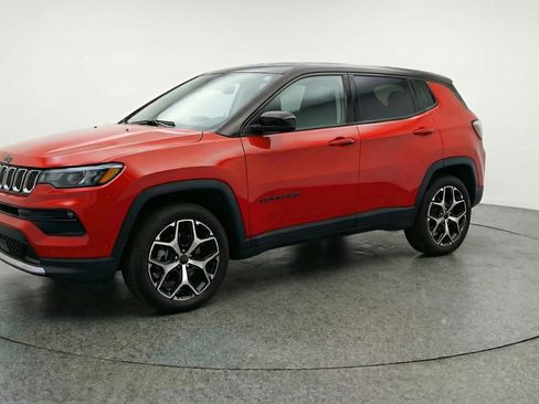 Used 2025 Jeep Compass Limited image 3