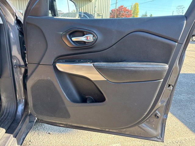 Used 2020 Jeep Cherokee Latitude Plus FWD image 15