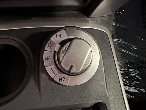 Certified 2017 Toyota 4Runner SR5 AWD/4WD image 18