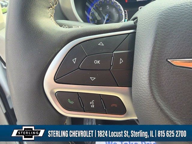 Used 2024 Chrysler Pacifica Touring-L FWD image 19