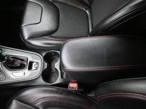 Used 2019 Jeep Cherokee Trailhawk w/ Cold Weather Group image 32