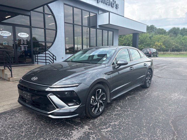 Used 2025 Hyundai Sonata SEL FWD image 2