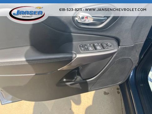 Used 2022 Jeep Cherokee Latitude Lux w/ Sun & Sound Group AWD/4WD image 16