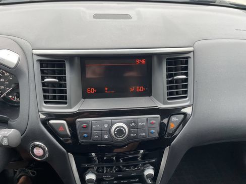 Used 2015 Nissan Pathfinder S FWD image 18