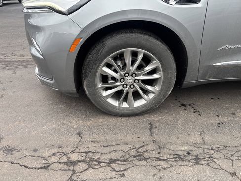 Used 2023 Buick Enclave Avenir image 11