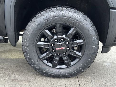 Used 2024 GMC Sierra 2500 AT4 w/ AT4 Premium Plus Package image 13