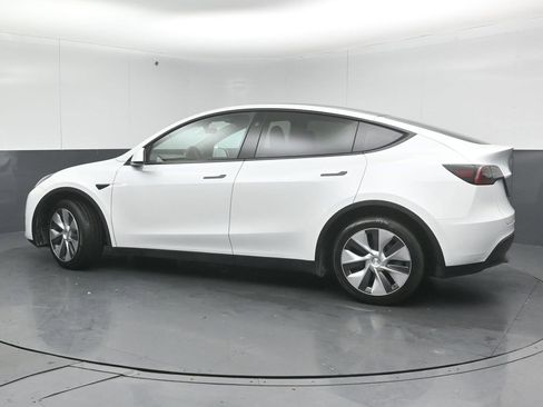 Used 2023 Tesla Model Y Long Range image 5