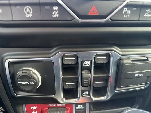 Used 2022 Jeep Wrangler Unlimited Rubicon w/ LED Lighting Group AWD/4WD image 21