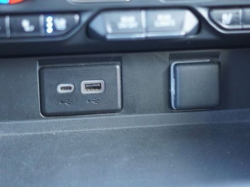 Used 2023 Chevrolet Suburban Premier image 29