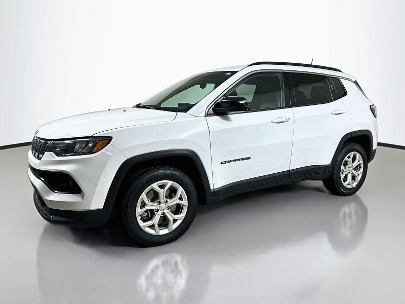 Used 2024 Jeep Compass Latitude AWD/4WD image 3