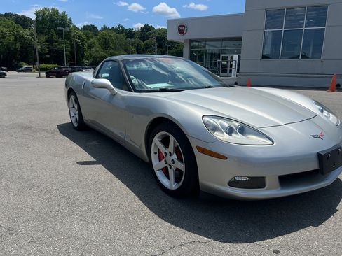 Used 2006 Chevrolet Corvette Coupe RWD image 3