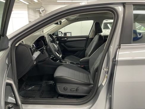 Used 2026 Volkswagen Jetta SE FWD image 7