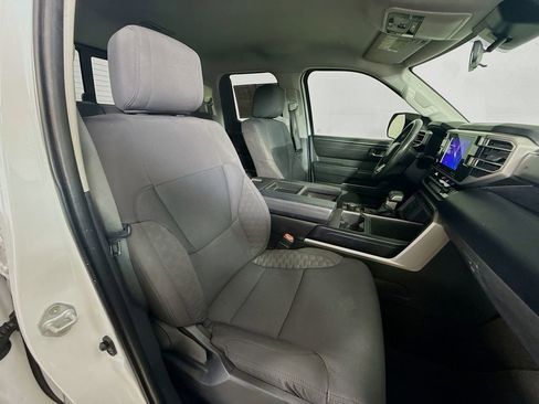 Used 2022 Toyota Tundra SR5 w/ SR5 Convenience Package AWD/4WD image 27