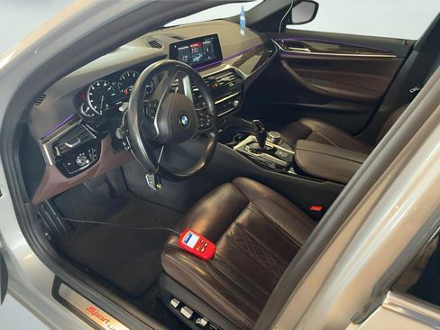 Used 2018 BMW 530i RWD image 2