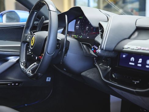 Used 2023 Ferrari SF90 Spider image 42