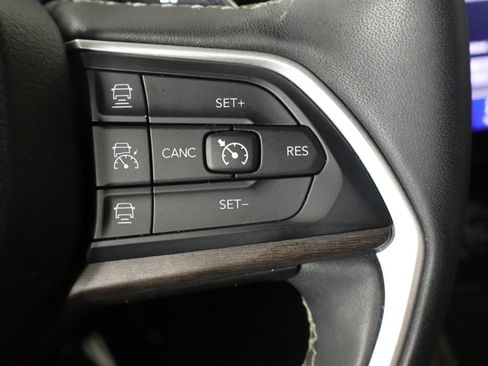 Used 2023 Jeep Grand Cherokee Limited AWD/4WD image 39