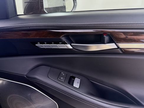 Used 2019 Genesis G90 3.3T Premium image 31