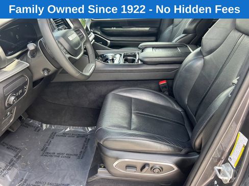 Certified 2024 Jeep Wagoneer L Series II w/ Flexible Seating Group AWD/4WD image 9