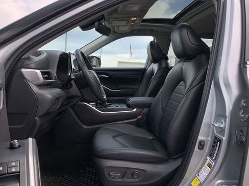 Used 2024 Toyota Highlander XLE image 30